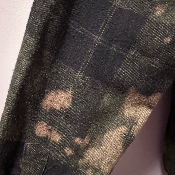 Queen flannel hoodie up cycle bleach pilling - Picture 6 of 9